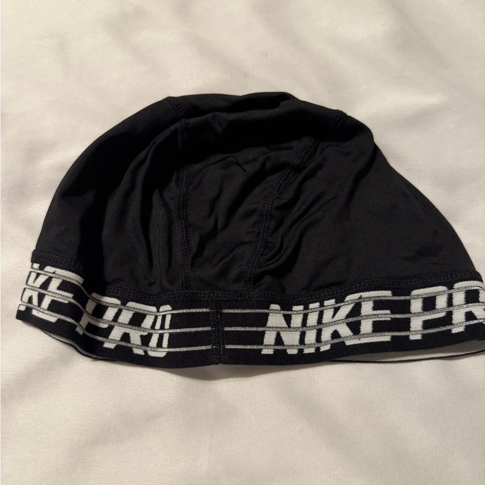 New Nike Pro Black and White Football Skull Cap - Picture 5 of 6
